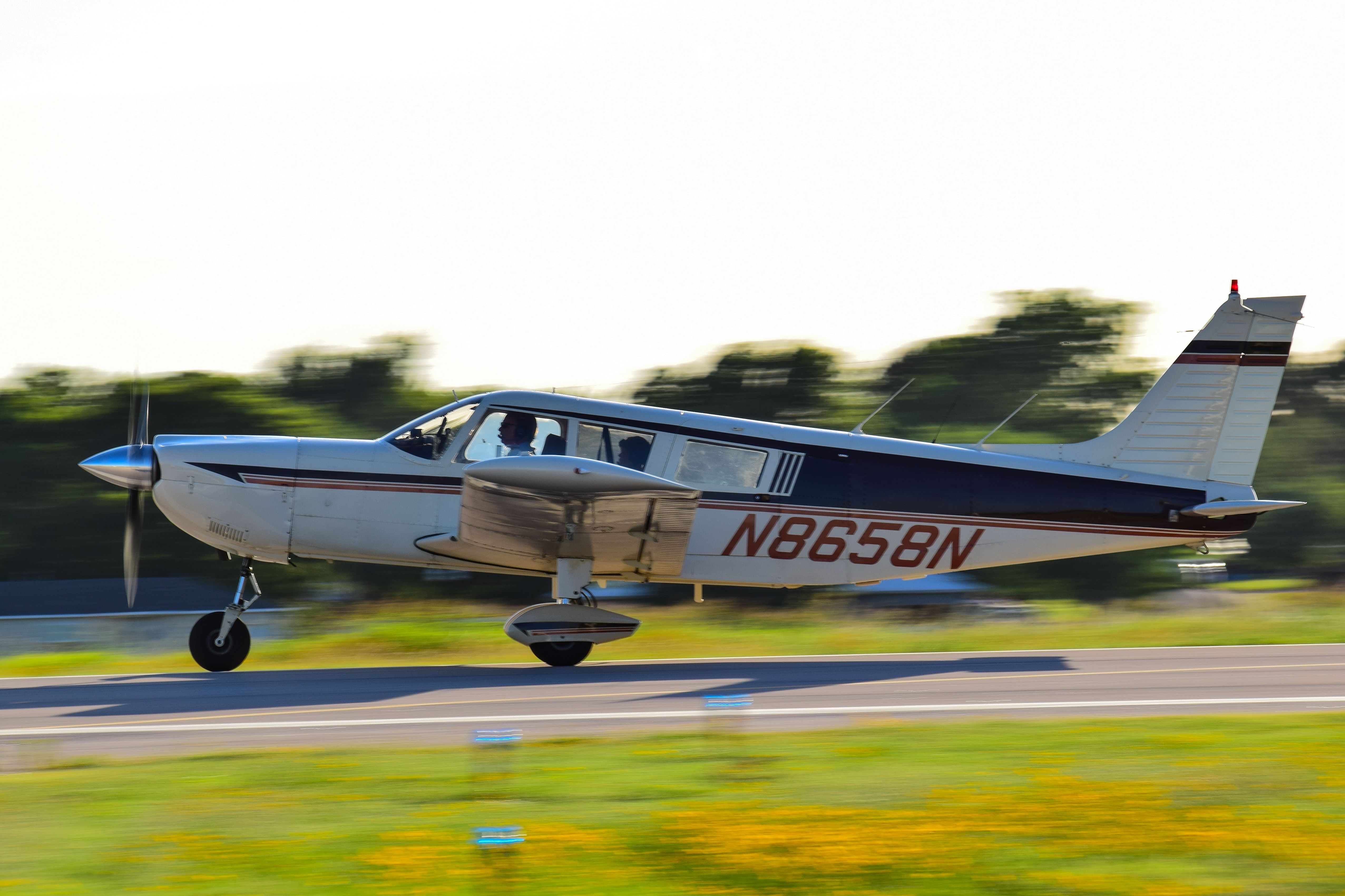 Piper Cherokee (N8658N)