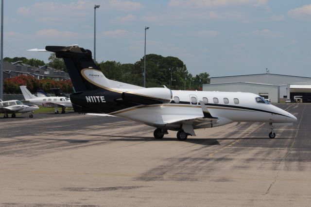 Embraer Phenom 300 (N11TE)