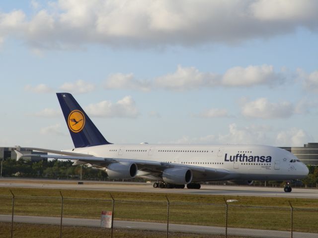 Airbus A380-800 (D-AIML)