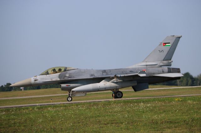 Lockheed F-16 Fighting Falcon (RJAF) - Royal Jordanian AF Pilot waves taxiing to the runway at Bangor.