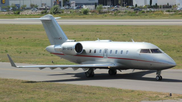 Canadair Challenger (9H-VFD)