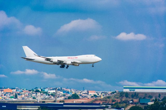 Boeing 747-200 (N401KZ) - Foto tirada no morrinho de Guarulhos