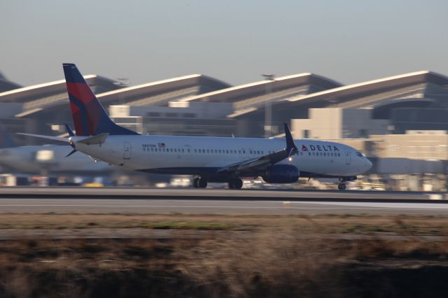 Boeing 737-900 (N807DN)