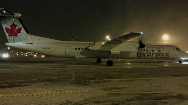 de Havilland Dash 8-400 (C-GGMI) - Holding due to traffic jam.