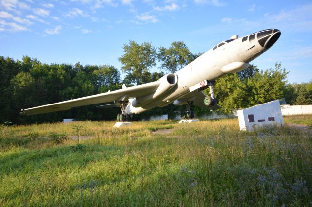 Tupolev Tu-16 —