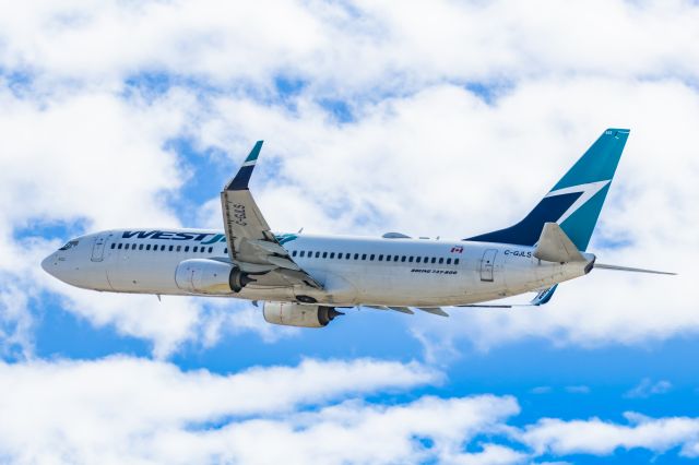 Boeing 737-800 (C-GJLS) - A WestJet 737-800 taking off from PHX on 2/11/23 during the Super Bowl rush. Taken with a Canon R7 and Canon EF 100-400 II L lens.