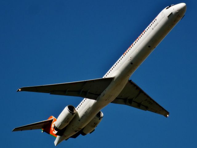 McDonnell Douglas MD-90 (B-17911) - UNI AIR