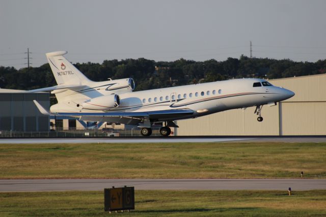 Dassault Falcon 7X (N747RL)