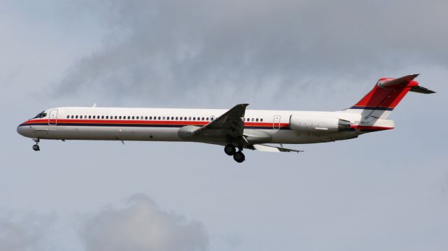 McDonnell Douglas MD-82 (OY-RUT)