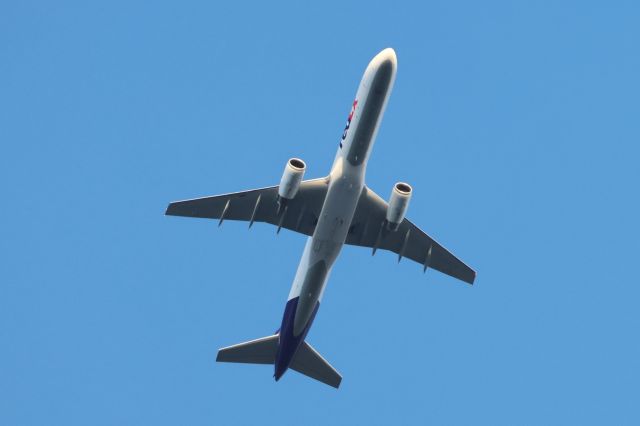 Boeing 757-200 (C-FMEP) - C-FMEP Boeing B-757 2B7 Morningstar Express Fedex MAL. 8054 Altitude 3054 Mètres. Vitesse 843 KM/H. Survolant la ville de Lavaltrie QC. Le 30-04-2025 à 18:59.