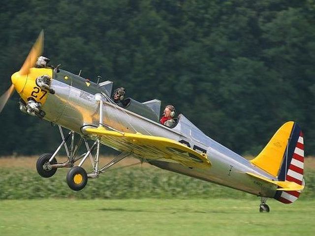 G-AGYY — - regelmatig bezoeker van Hoogeveen Airport foto aan startbaan