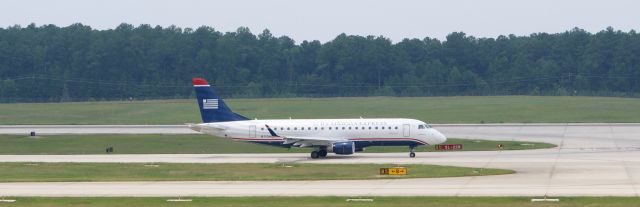 Embraer 170/175 (N113HQ)