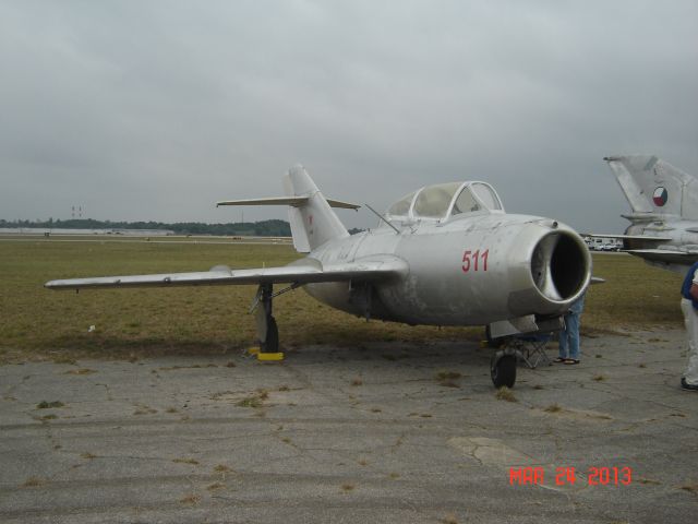 — — - MIKOYAN MIG 15 "Fagot"