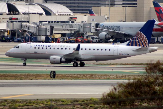 Embraer 170/175 (N152SY) - Taxiing to Gate 87 on 17-May-16 operating flight SKW5443 from KSAN.