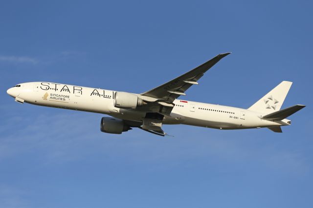 Boeing 777-200 (9V-SWI) - Star Alliance, Singapore Airlines, B777-300ER departs LHR.