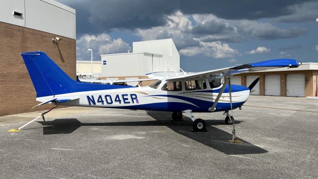 Cessna Skyhawk (N404ER) - 7/18/22 - retired