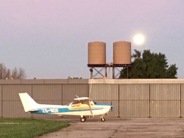 Cessna Skyhawk (ZS-MDF) - Super full moon rising 08/01/2023 getting ready for a night flight