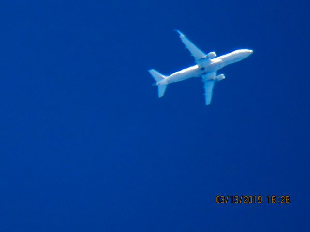 Embraer 175 (N739YX)