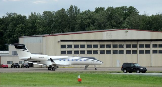 Gulfstream Aerospace Gulfstream V (N721KJ) - Awaiting it's next flight is this 2010 Gulfstream 550 in the Spring of 2020.