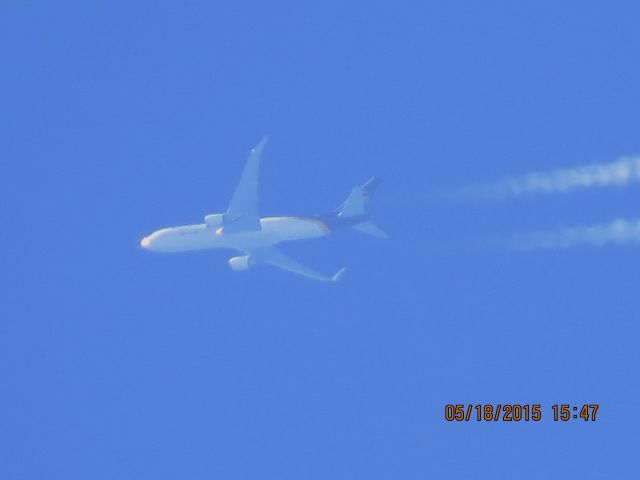 BOEING 767-300 (N320UP)
