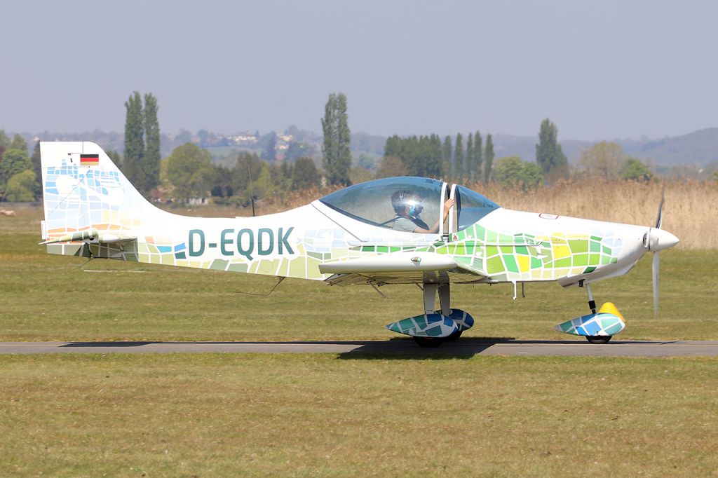 D-EQDK — - Aéroclub des grèves du Mont Saint Michel.