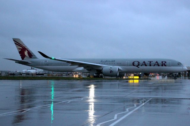 Airbus A350-1000 (A7-ANQ) - Taxiing to depart rwy 09R on 16-Dec-20 operating flight QTR8 to OTHH.