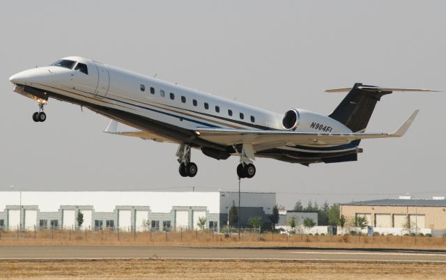 Embraer ERJ-135 (N904FL)