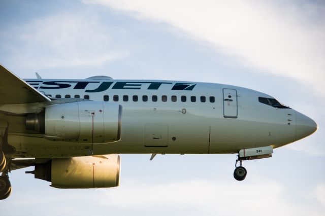 Boeing 737-700 (C-FTWJ) - WJA736 on final at CYXU