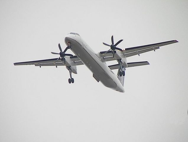 de Havilland Dash 8-400 (N341NG) - Still wearing Continental Connection colors, flying for United, a Colgan Air Dash-8 is on a one mile final to RWY11.  Inbound from Newark.          March 31, 2011