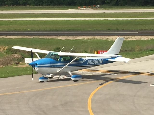 Cessna Skylane (N6680M)
