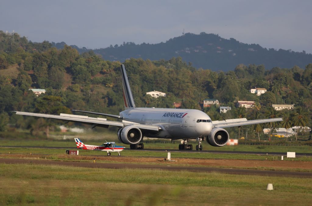 Boeing 777-200 (F-GSPF) - F150 Vs B772