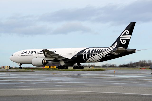 Boeing 777-200 (ZK-OKC)