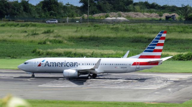 Boeing 737-800 (N894NN)