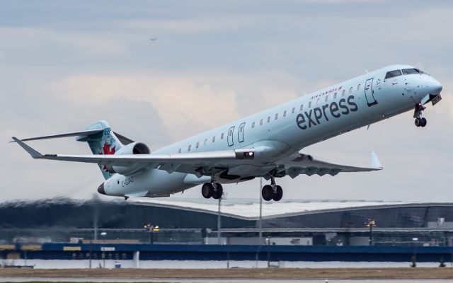 Canadair Regional Jet CRJ-900 (C-GJAZ)