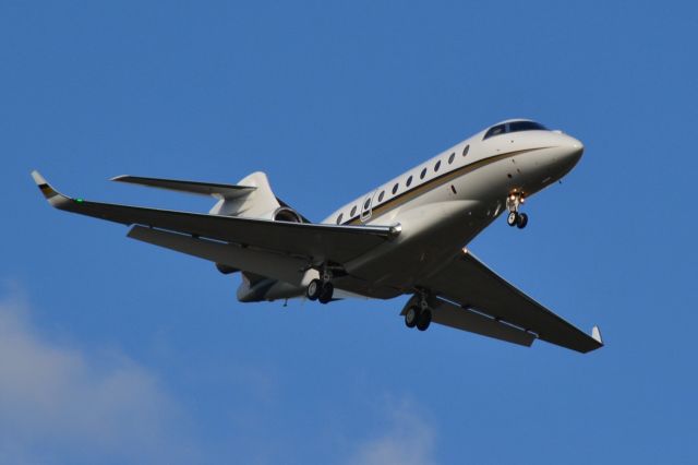 IAI Gulfstream G280 (N62AE) - AIR EAGLE LLC on final at KCLT - 10/8/18