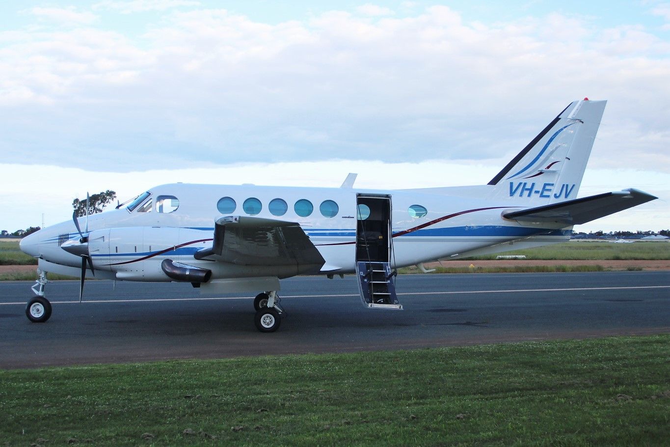 VH-EJV —