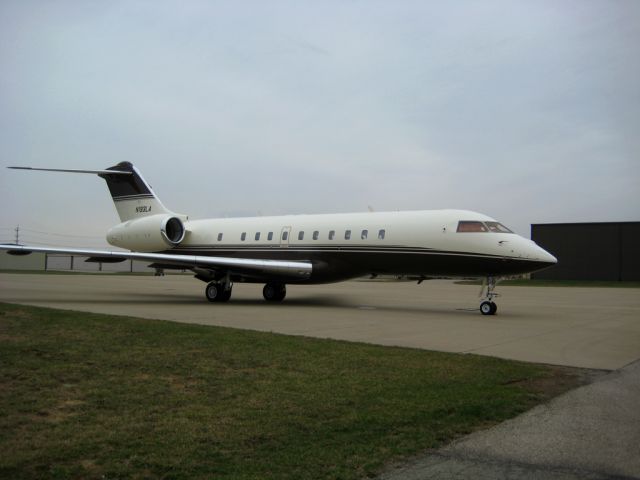 Bombardier Global 5000 (N193LA) - Very nice Global Express parked here at HAO