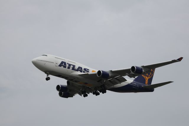 Boeing 747-400 (N482MC) - Giant 747-400, in pax configuration. A rare sight these days.