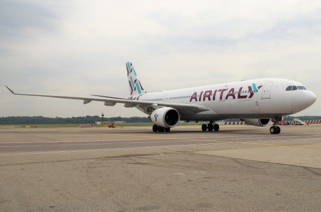 Airbus A330-200 (EI-GGR)