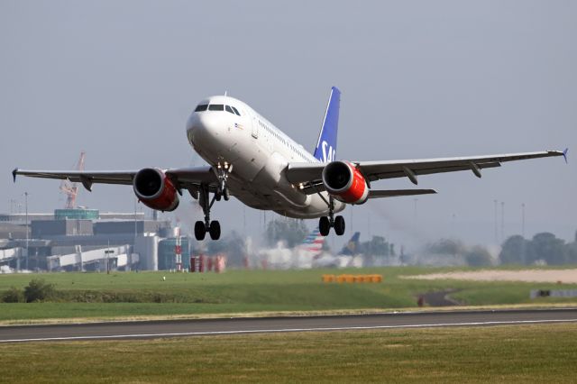 Airbus A319 (OY-KBT) - SK540 with a relatively short take off on the way back to CPH