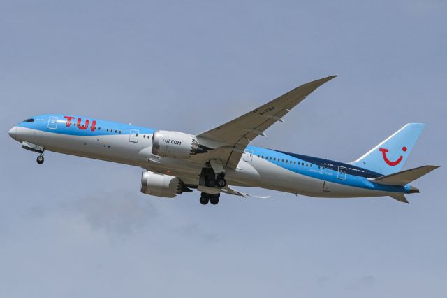 Boeing 787-9 Dreamliner (G-TUIJ) - TOM136 departing to Montego Bay in Jamaica.