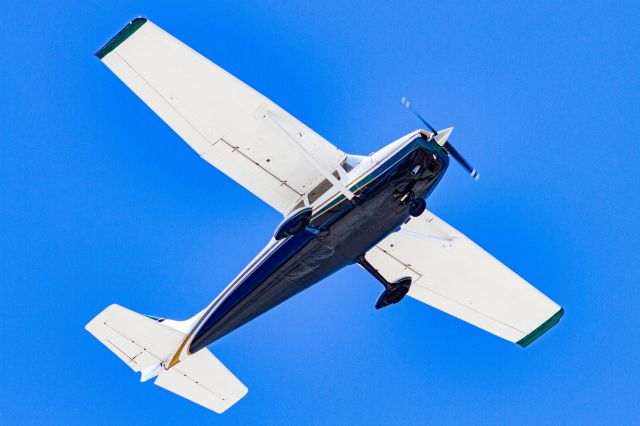 Cessna Skyhawk —