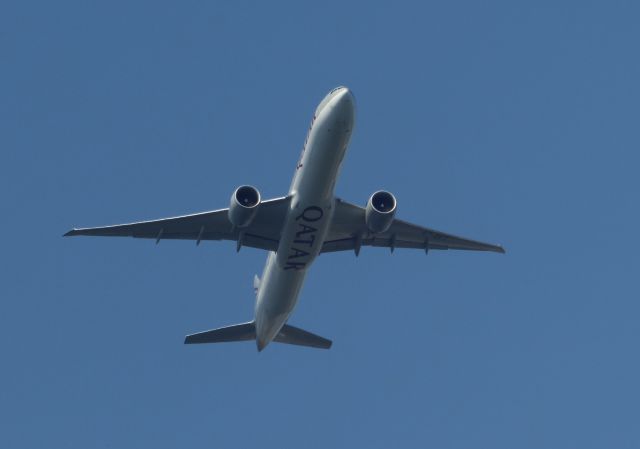 BOEING 777-300ER (A7-BET) - B777-3DZ(ER) A7-BET having started from 07C FRA as flight QR70 to DOH. Photo made 16.06.2022 at Stadtwald highway restcamp.
