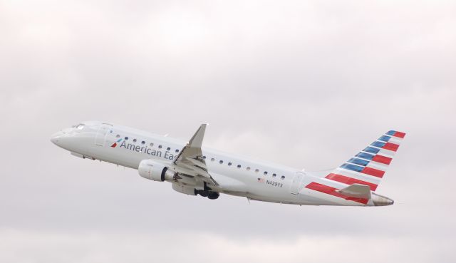 EMBRAER 175 (long wing) (N429YX) - 11/13/22 23R