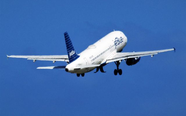 Airbus A320 (N652JB)