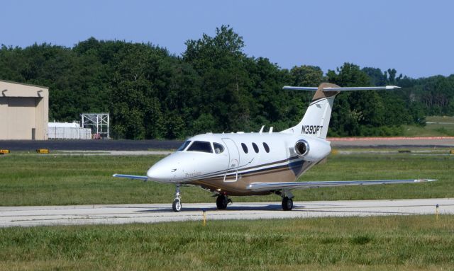 Beechcraft Premier 1 (N390PT) - Taxiing to the departing runway is this 2006 Raytheon 390 Premier in the Summer of 2019.