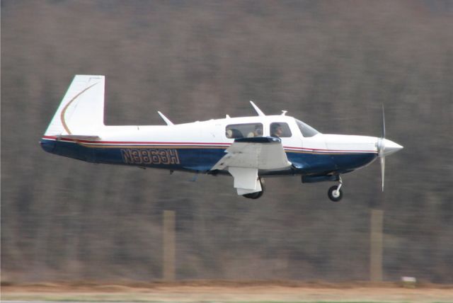 Mooney M-20 (N3863H) - Landing at IPT