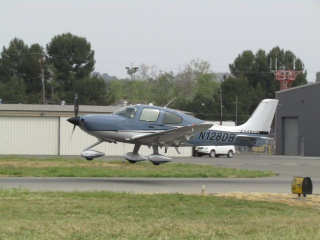 Cirrus SR-22 (N128DB) - Taking off RWY 24