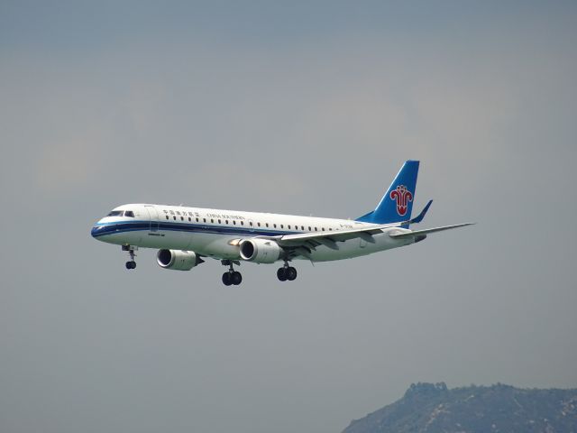 Embraer ERJ-190 (B-3138)