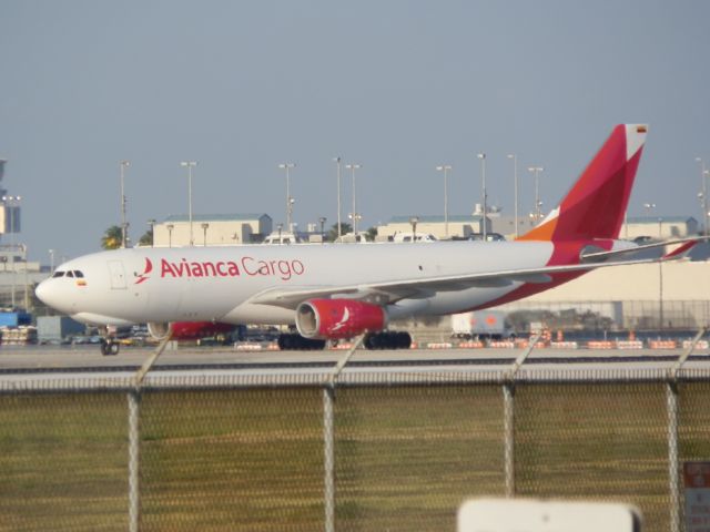 Airbus A330-200 (N334QT)